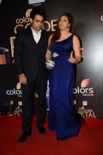 Vahbbiz Dorabjee, Vivian Dsena at Golden Petal Awards in Mumbai on 6th March 2016